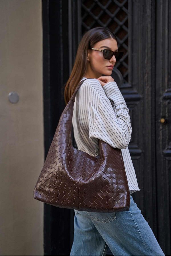 Madamra-Braune Damen-Schultertasche aus gestricktem, gemustertem Bottega-Leder 1