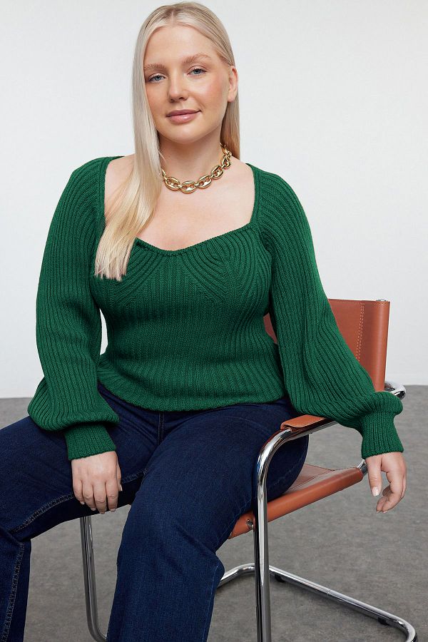 Trendyol Curve-Smaragdgrüner, gerippter Strickpullover mit Herzkragen TBBAW25AN00017 1