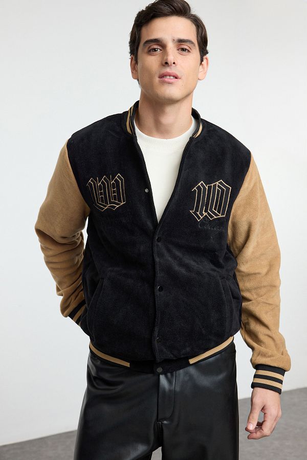 Trendyol Collection-Kamelfarbene Slim-Fit-Fleece-Winterjacke – Farbblock-Detail TMNAW25MO00047 1