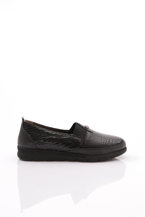 Dgn Women's Rubber Detailed Comfort Shoes Black Crocodile Patent Leather 8537103