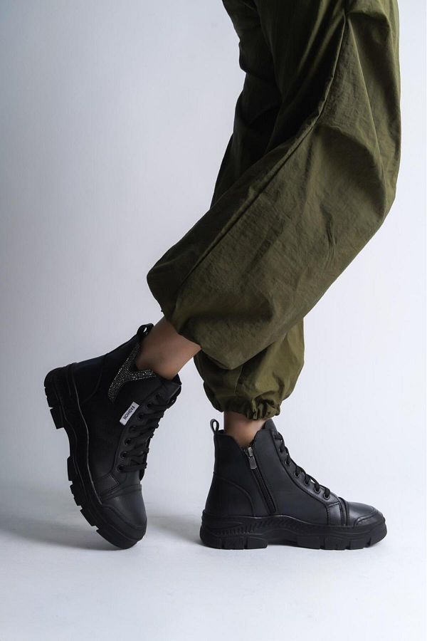 Stylish orthopedic boots 2025