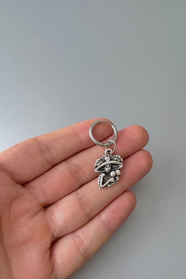 Jaida Moda-Unisex Silver Christmas Witch Figured Steel Hoop Earrings 1