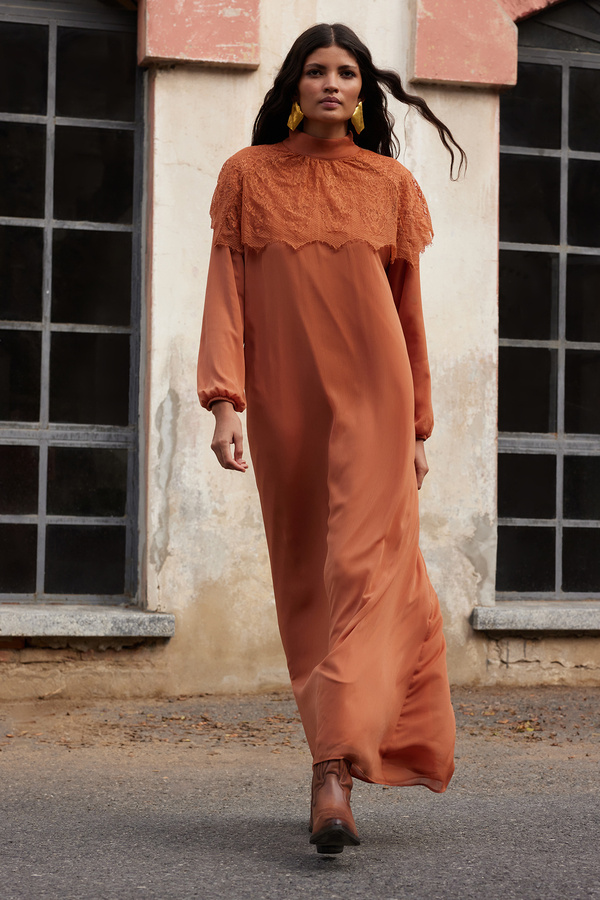 Trendyol Modest-X AI Tarjin мереживна сукня з накидкою TCTAW25EB00128 1