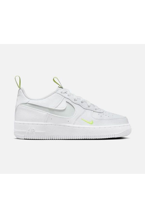Nike flat sneakers for ladies store