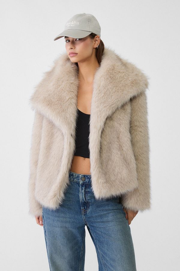 Stradivarius Crop Faux Fur Jacket Trendyol