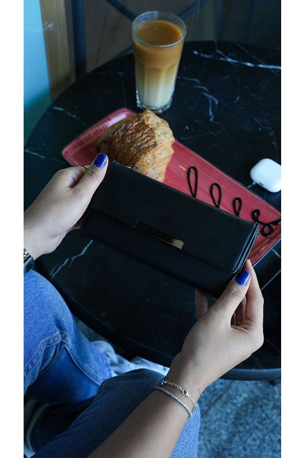 Women's portfolio wallet top