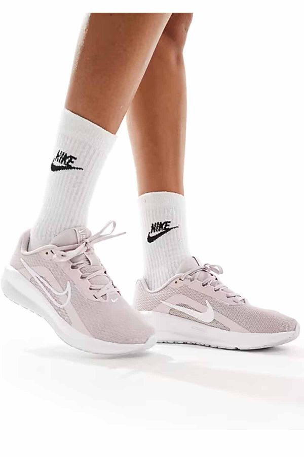 Nike everyday shoes womens deals