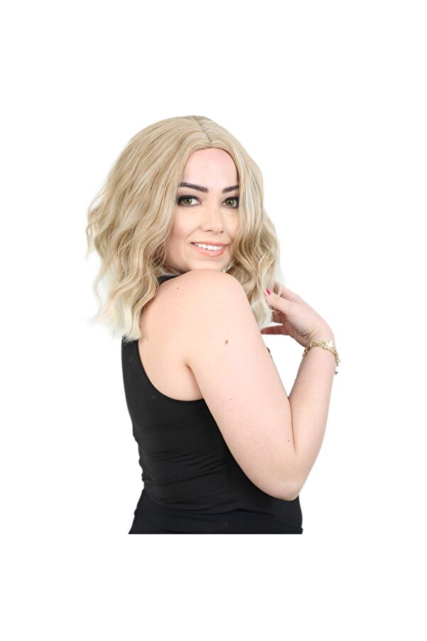 BUTİK MADAME Synthetic Fiber Short Wavy and Bangs Wig / Caramel