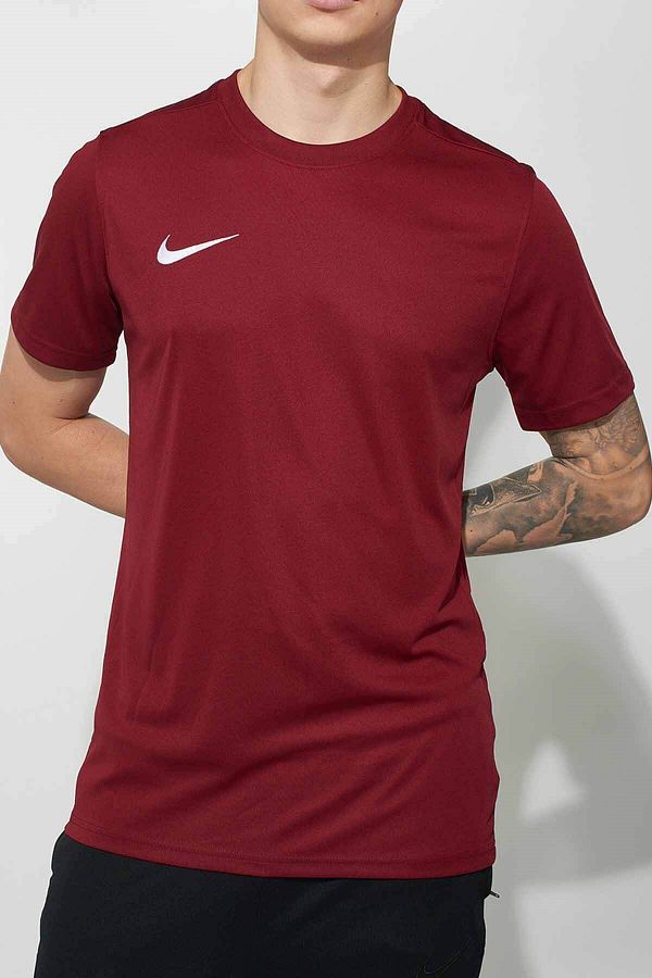 Nike t shirt burgundy deals