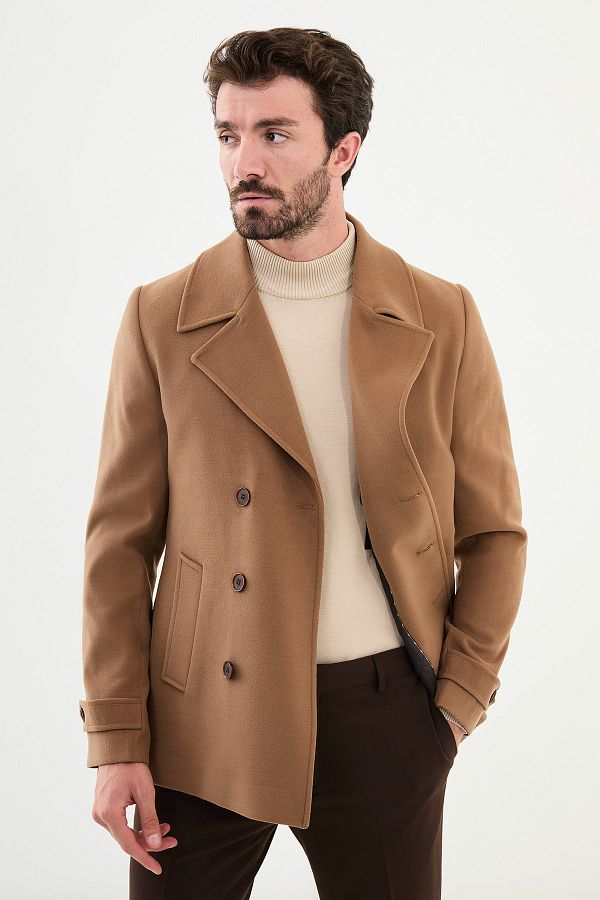 Pointed collar coat store