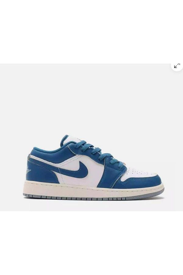 Nike White Women s Sneakers Trendyol