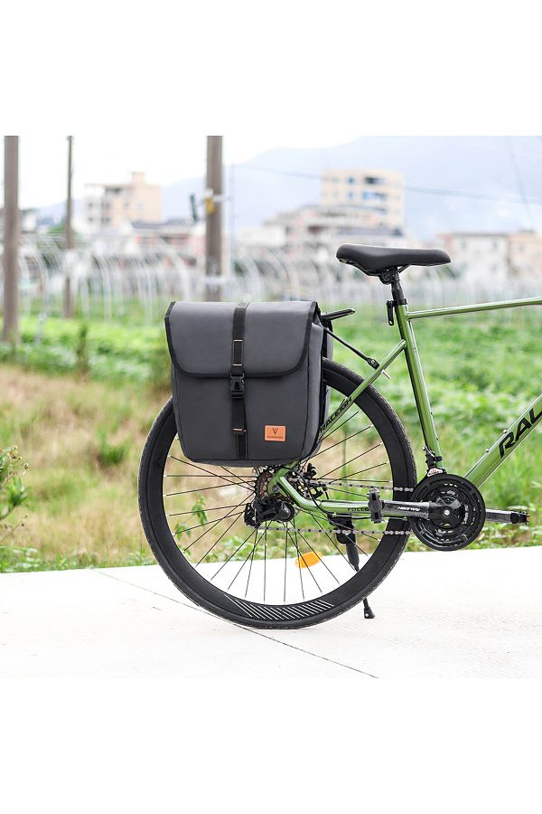 Bicycle rear seat bag outlet