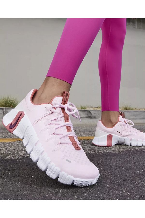 Nike metcon 4 pink foam clearance