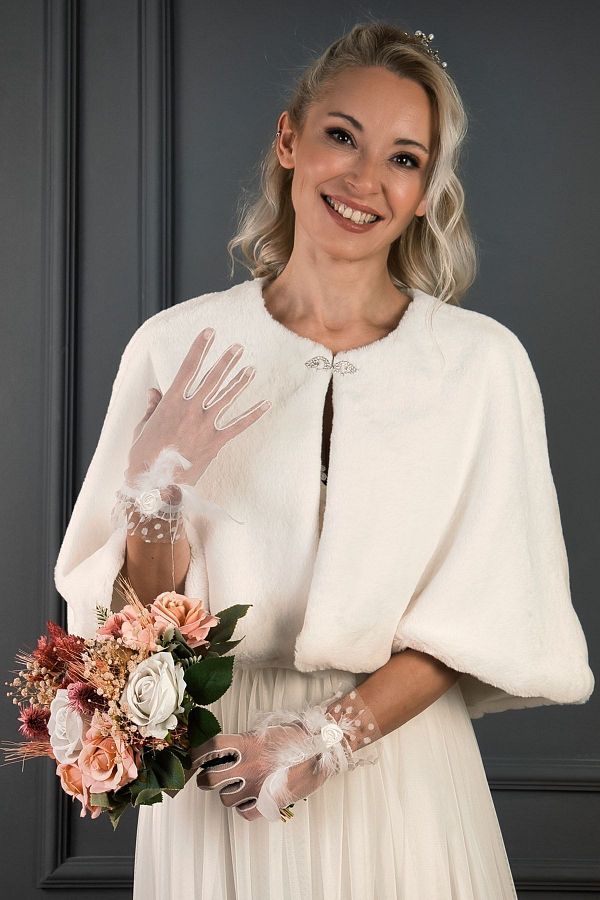 Elegance Scarf-Biele svadobné šaty - Bolero z kožušiny Etol a šál s dlhou brošňou 1