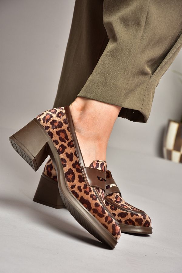 Fox Shoes-تي 820145302   حذاء نسائي بكعب سميك من جلد الغزال البني/الفهد 1