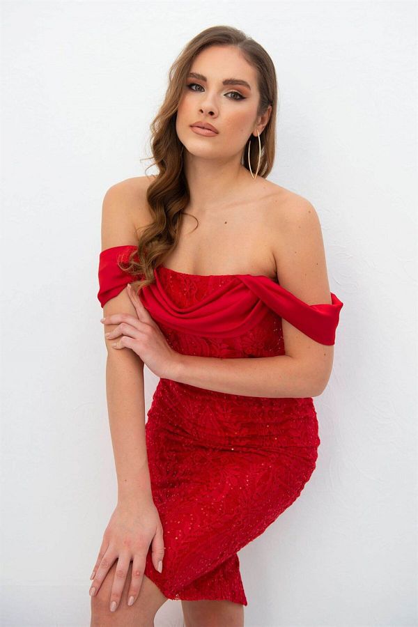 6ixty8ight-Rochie de seara scurta din dantela rosie Carmen cu maneci din satin 1