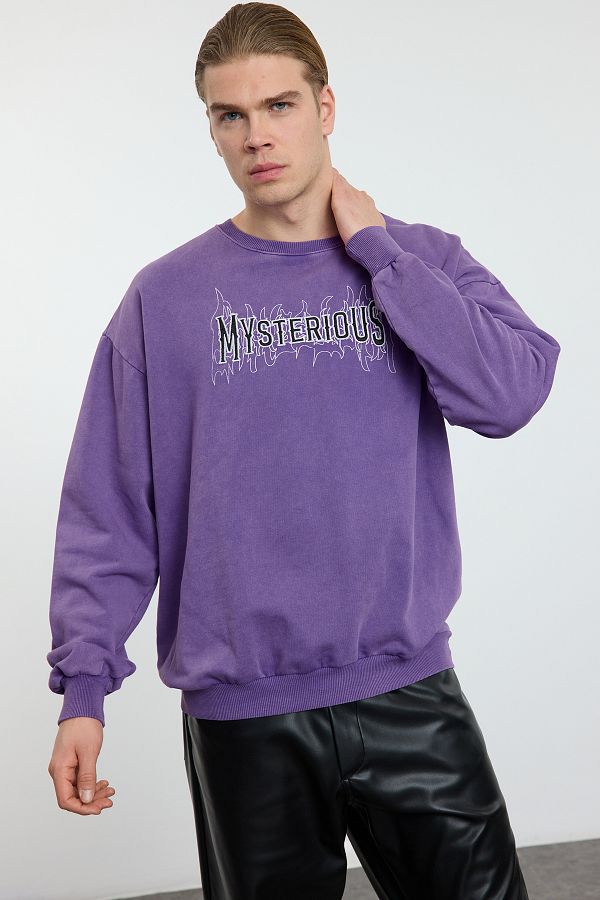 Trendyol Collection-Φούτερ με φαρδιά κοπή με λαιμόκοψη με λεπτομέρεια κεντήματος - TMNAW25SW00139 1