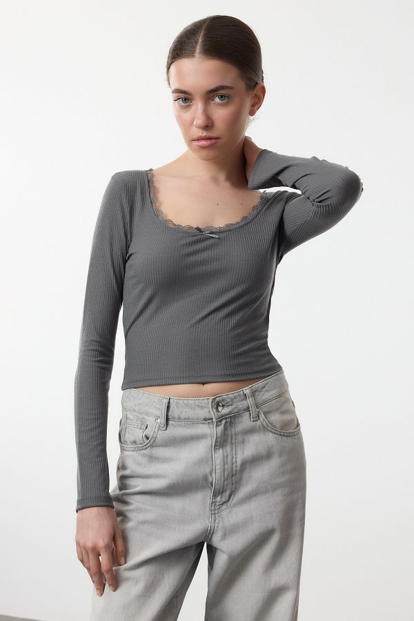 Trendyol Collection-Antracitová krajková blůza s čtvercovým výstřihem - Twoaw25Bz00007 1