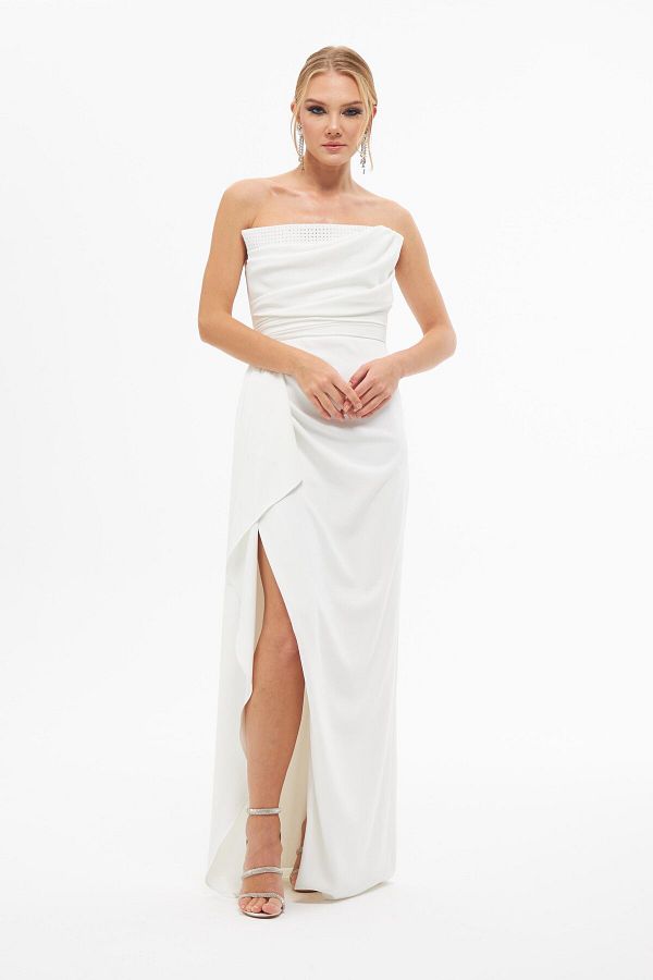 Carmen-Ecrufarbenes, mit Steinen bedrucktes, langes Brautkleid mit Schlitz 1