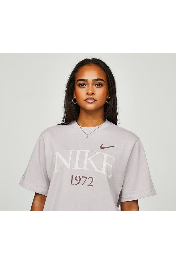 Nike t shirt women outfit cheap