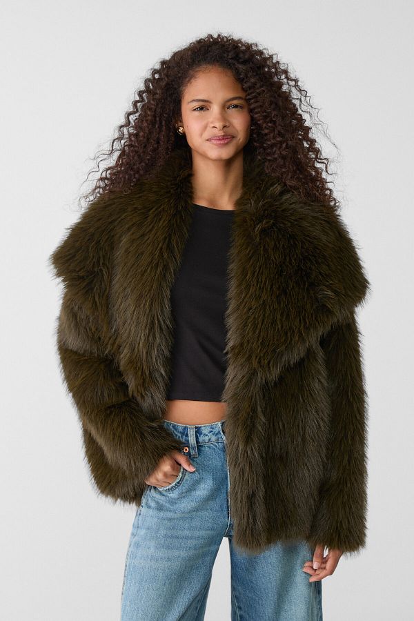 Stradivarius Cropped faux fur jacket Trendyol