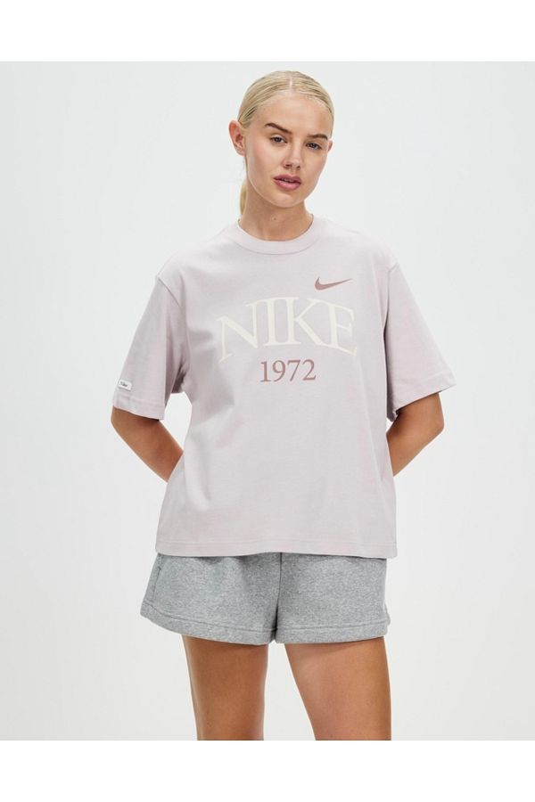 Nike t shirt women's pink top
