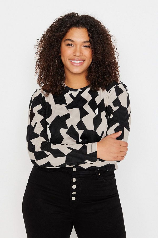 Trendyol Curve-Multicolor Pattern Bodycone/Body Sitting Ribbed Knitted Plus Size Blouse Tbbaw23Af00016 1