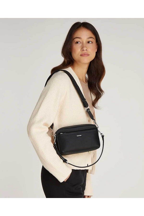 Calvin klein must crossbody 2025