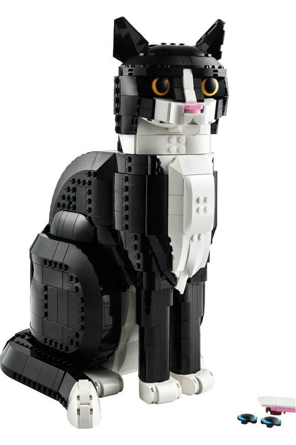 LEGO-21349 Model Tuxedo Cat 1
