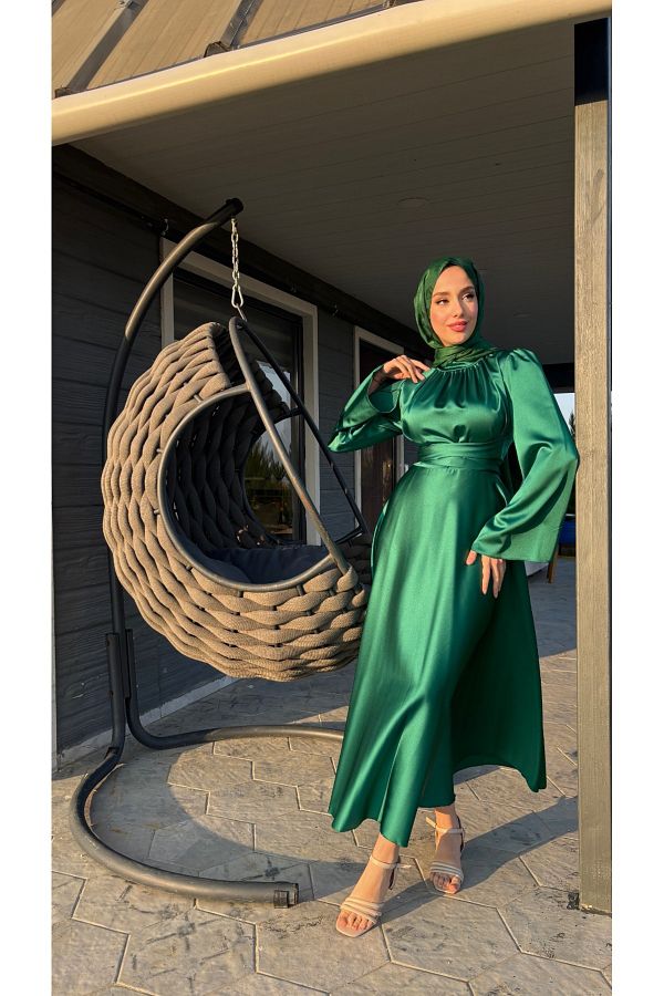 Tesettür Diyarı-Rochie de seară din satin cu mâneci spaniole 1