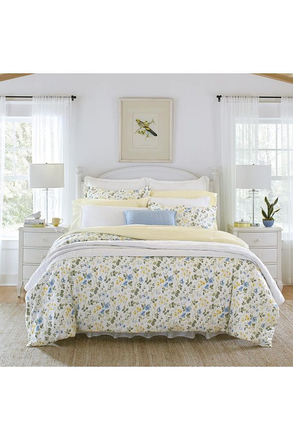 Laura Ashley-Bedding Set - Cotton Satin Double-Sided Bedspread and Matching Pillows 1