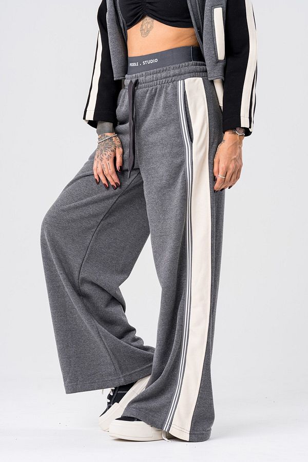 Go Gang Own Studio Baggy Women S Tracksuit With Elastic Waist And Stripe Detail Trendyol