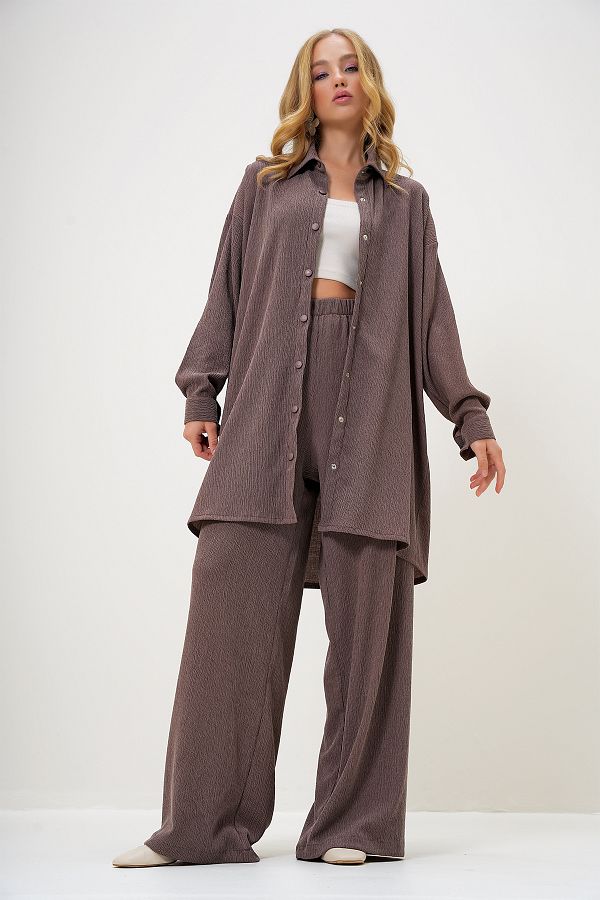Trend Alaçatı Stili-Braunes Damen-Set mit Hemd, Kragen, Knopfleiste vorne, Hemd und Hose ALC-X13122 1