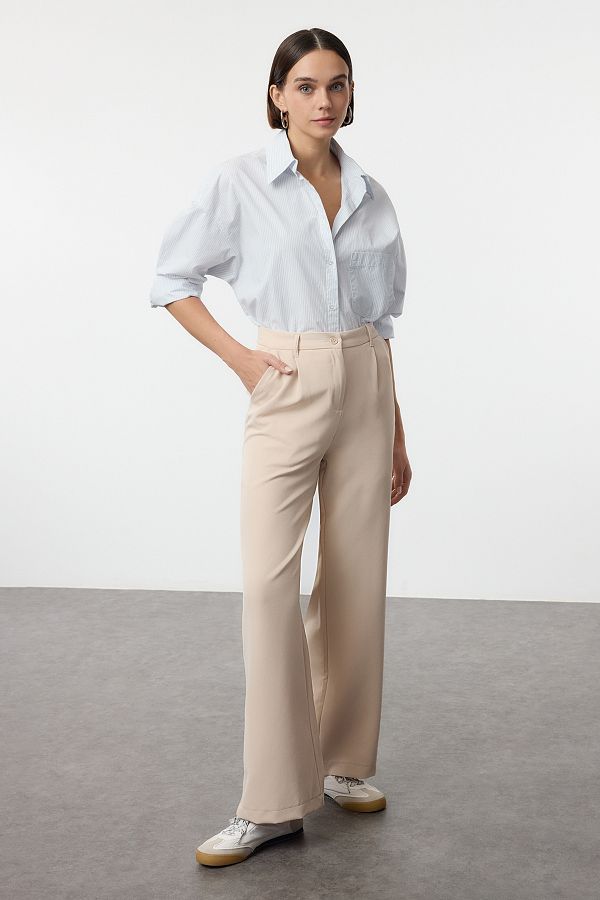 Trendyol Collection-Plissee-Stoffhose mit hoher Taille und weitem Bein – TWOAW21PL0076 1