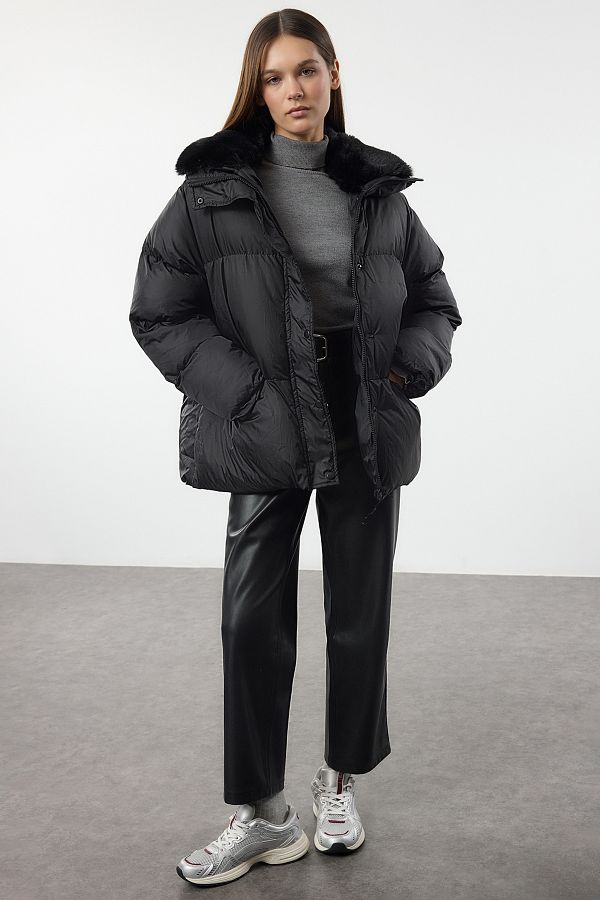 Trendyol Collection-Czarna, oversize'owa kurtka puchowa z pluszowym kołnierzem TWOAW25MO00318 1