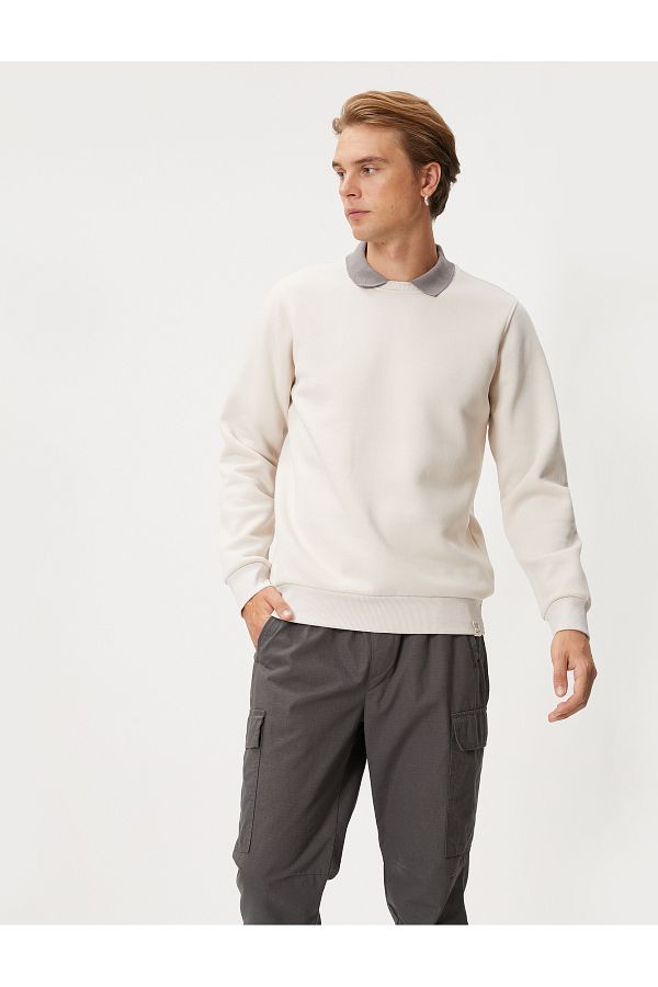 Koton-Basic-Sweatshirt mit Polokragen, Etikettendruck, detailliertes geripptes Raster 1