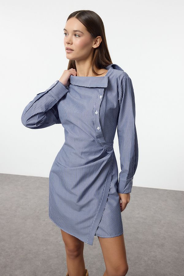 Trendyol Collection-Asymetryczny dekolt i mini sukienka koszulowa w paski z paskiem - Twoaw25El00566 1