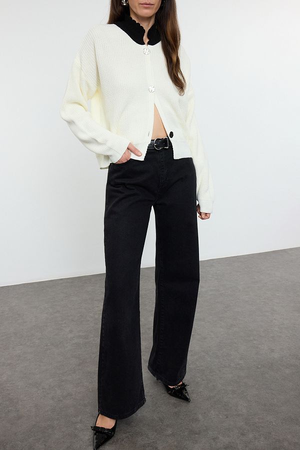 Edit by Trendyol-Detaliu guler ecru Tricoturi cu gât polo Cardigan TEDAW25HI00023 1