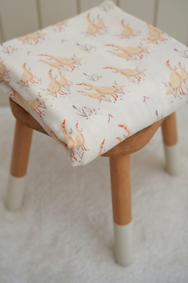 Tuğba Kuğu Baskılı Müslin Kumaş  | Goose Farm