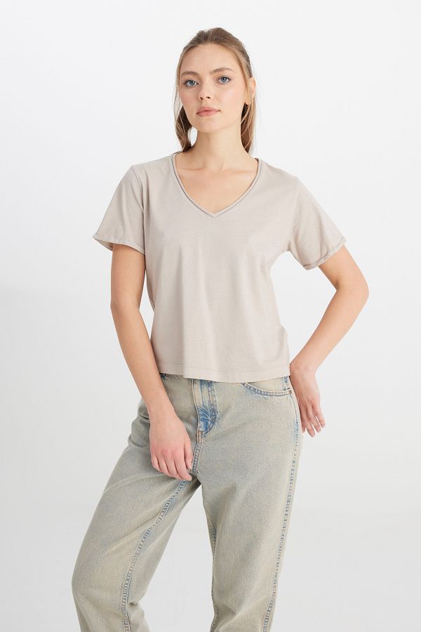 WRANGLER-Beigefarbenes T-Shirt mit normaler Passform, V-Ausschnitt, 100 % Baumwolle 1