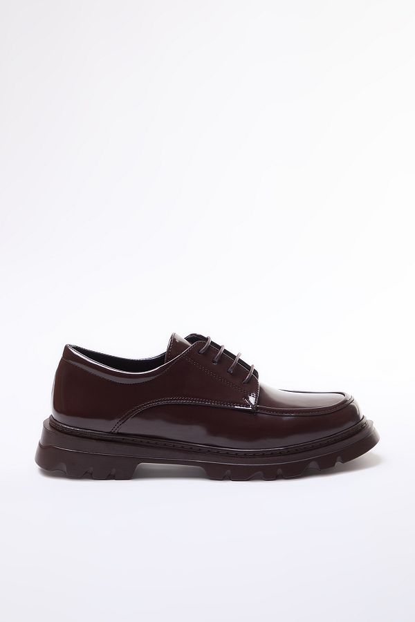 TRENDYOL SHOES-Braune Damen-Oxford-Schnürschuhe aus Lackleder TAKAW25LA00007 1