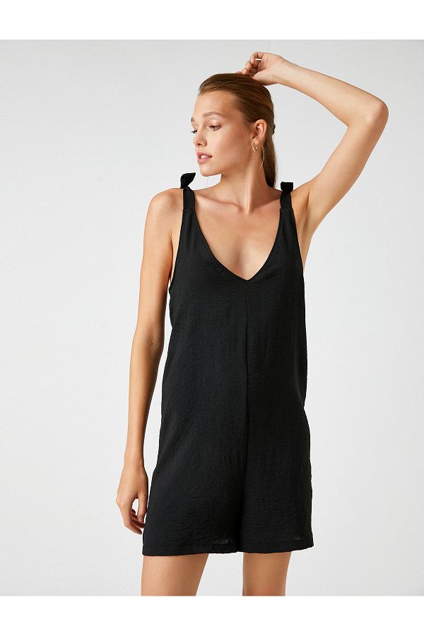 Koton-Overall mit Shorts, V-Ausschnitt, Träger, Satin-Optik 1