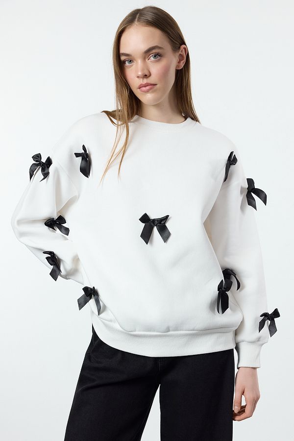 Trendyol Collection-Ecru Ribbon Detail Oversize/Wide Fit Silná pletená mikina Twoaw25Sw00069 1