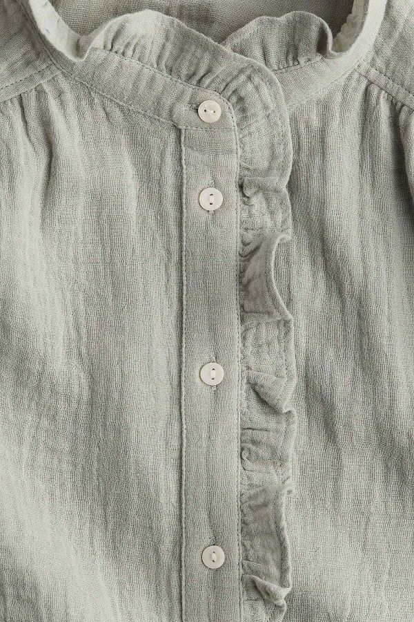 H&M-Flutter-sleeved muslin blouse 1