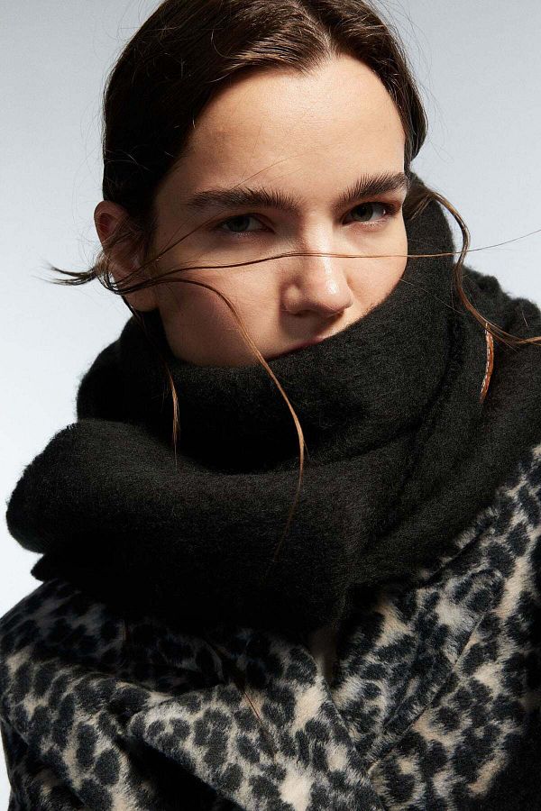 H&M-Fluffy Scarf 1