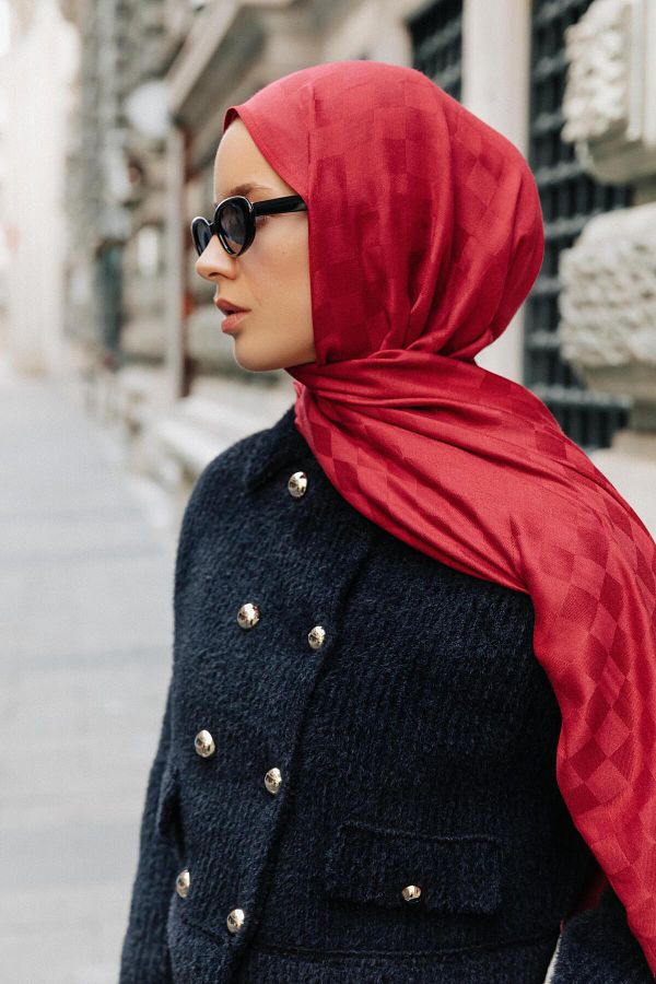 Armine-Viscon Square Pattern Shawl Model 04 1