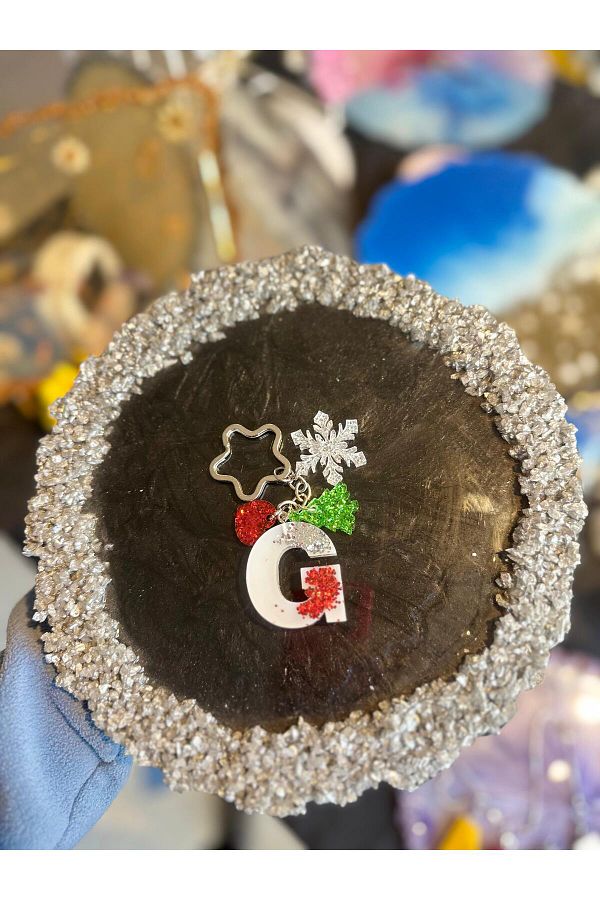 epoksiya-Letter g Christmas Concept Epoxy Keychain Snowflake Pine Tree Heart Object Colorful Gift Keychain 1
