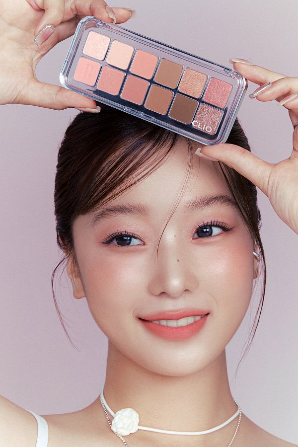 CLIO-Clio Pro Eye Palette Air - Eye Shadow Palette with Light Texture and Intense Colors (02 Rose Connect) 1