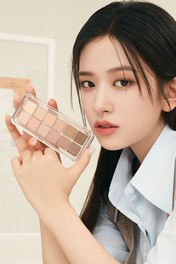 CLIO-Clio Pro Eye Palette Air - Eye Shadow Palette with Light Texture, Intense Colors (08 Latte Senior) 1