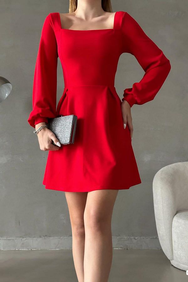 Deafox-Rotes Basic-Kleid mit langen Ärmeln und quadratischem Kragen aus importiertem Kreppstoff 1